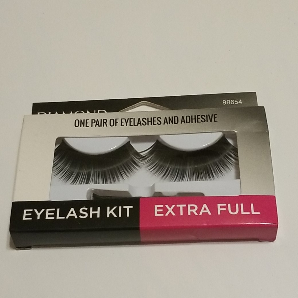 False  Eyelash. Extra full